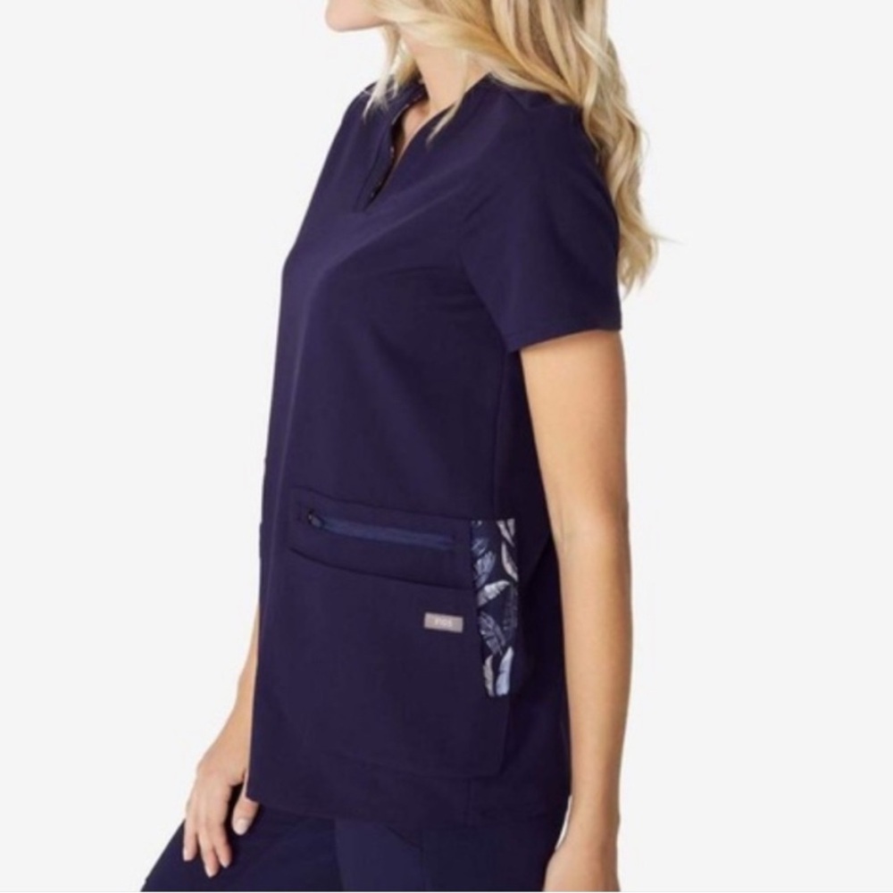 Figs Accra 6 Pocket Performance Scrub Top Navy Floral XL Nurse Doctor Medical
